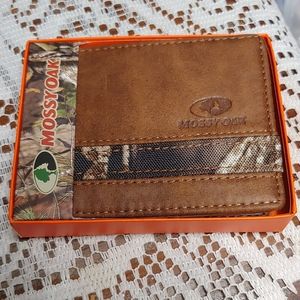 Mossy Oak Brown Suede Leather Bifold Mens Wallet New in Box!